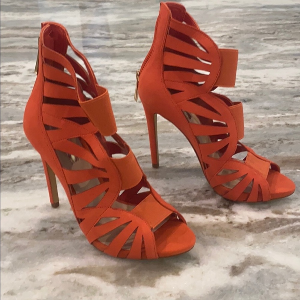 Brand new never worn Guess heels